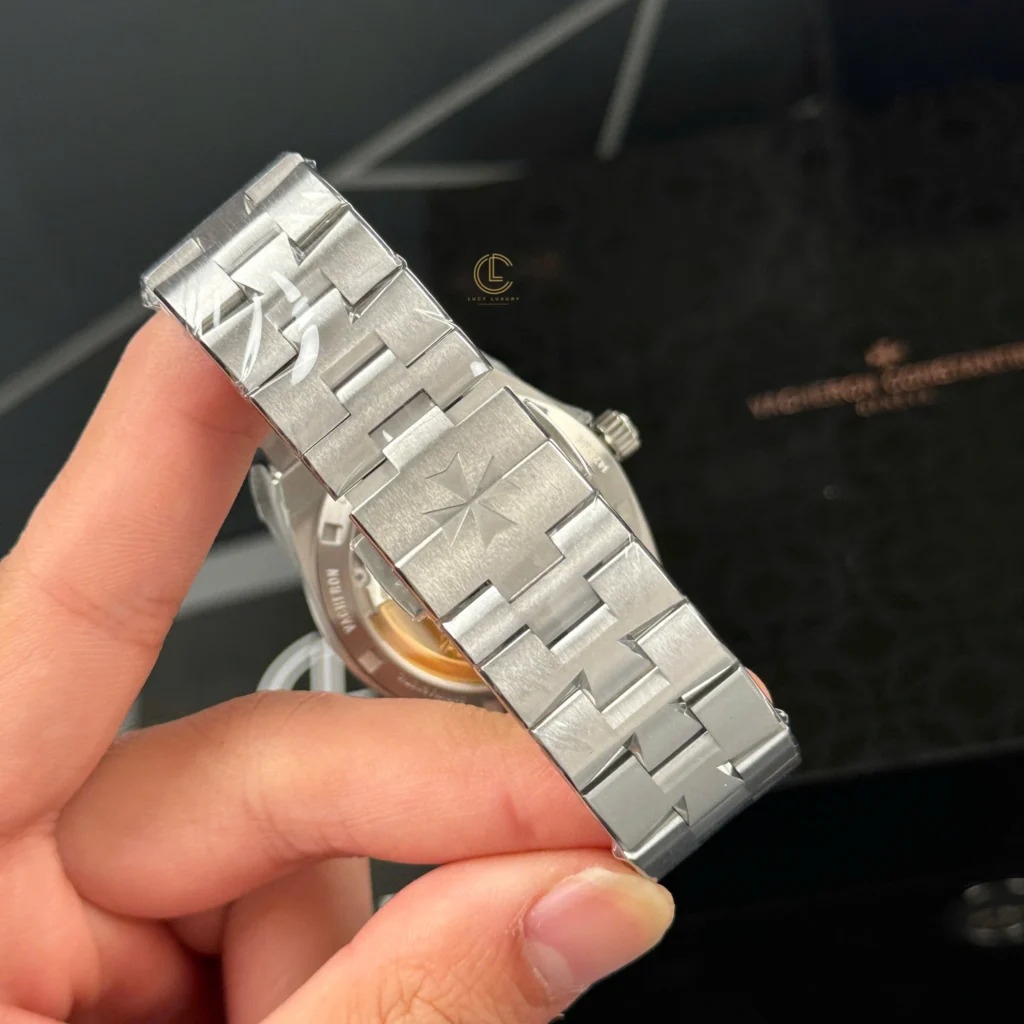Super Clone Vacheron Constantin Overseas 4500V/110A-B483 41mm Green Dial — on leather display