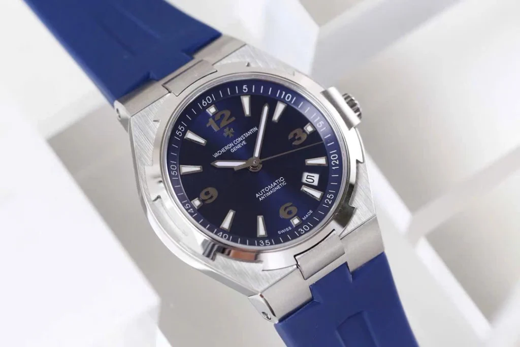 Super Clone Vacheron Constantin Overseas Blue Dial Number Roman 42mm – — bracelet detail