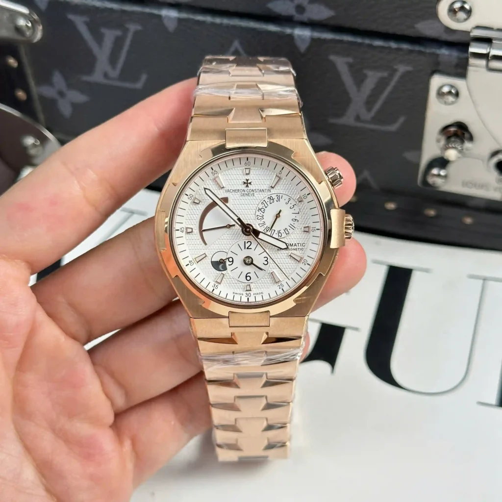 Super Clone Vacheron Constantin Overseas Dual Time 47450 42mm White Dial — bracelet detail