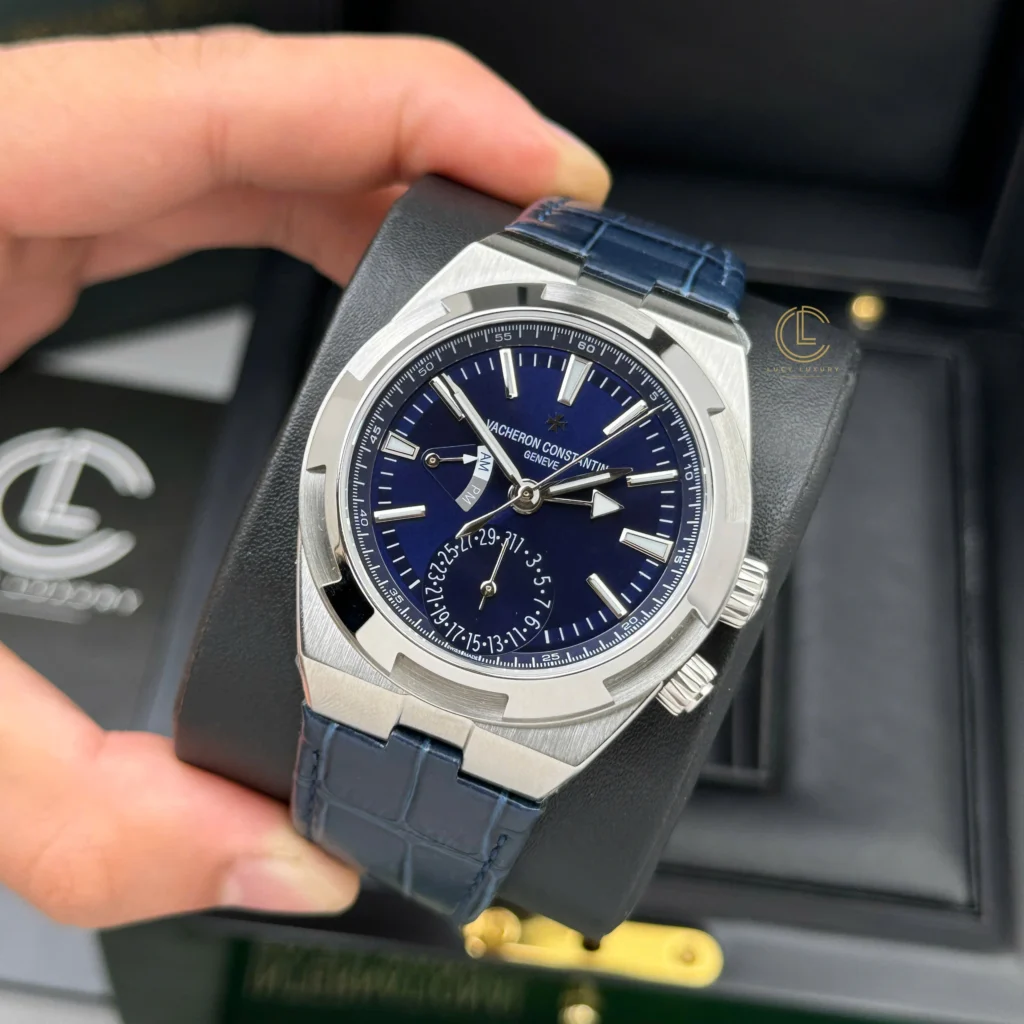 Super Clone Vacheron Constantin Overseas Dual Time 7900V 41mm Blue Dial — bracelet detail