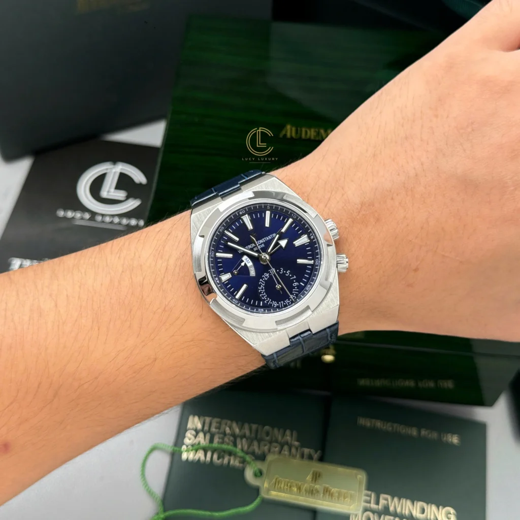 Super Clone Vacheron Constantin Overseas Dual Time 7900V 41mm Blue Dial — side profile