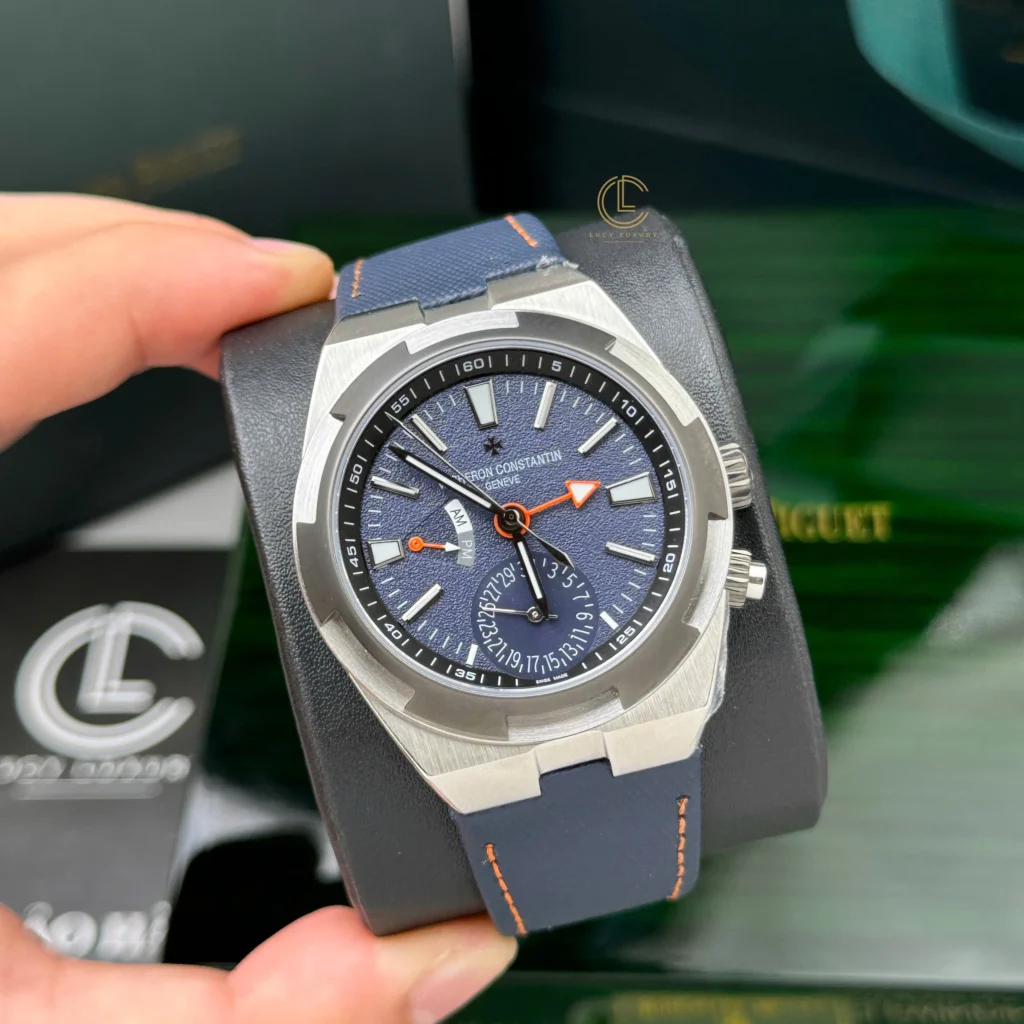Super Clone Vacheron Constantin Overseas Dual Time 7900V 41mm Blue Dial Steel — bracelet detail