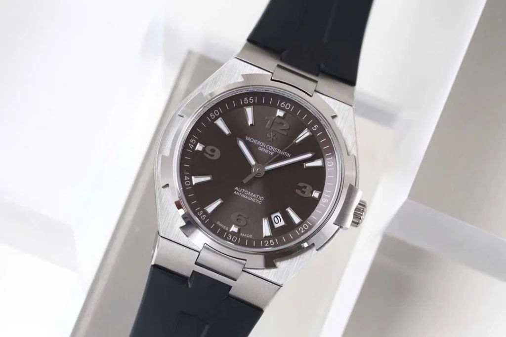 Super Clone Vacheron Constantin Overseas Gray Dial Number Roman 42mm — bracelet detail