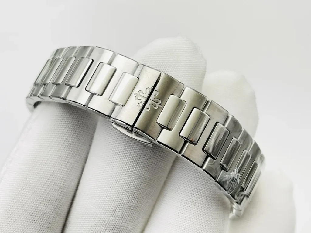 Super Clone Patek Philippe Nautilus 7118/1A-011 35.2mm Gray Dial Steel – Swiss SuperClone