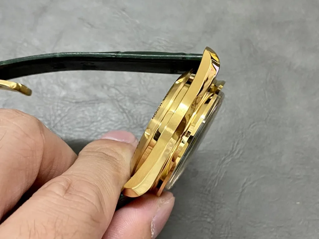 Super Clone Omega Speedmaster Moonwatch Professional 42mm 310.63.42.50.10.001 Green Dial Yellow Gold – Swiss SuperClone