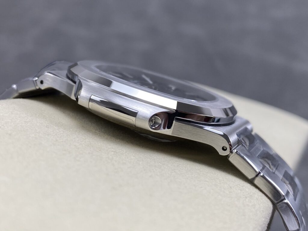 Super Clone Patek Philippe Nautilus 5811/1G-001 40mm “MODIFY” Blue Dial Steel — bracelet detail