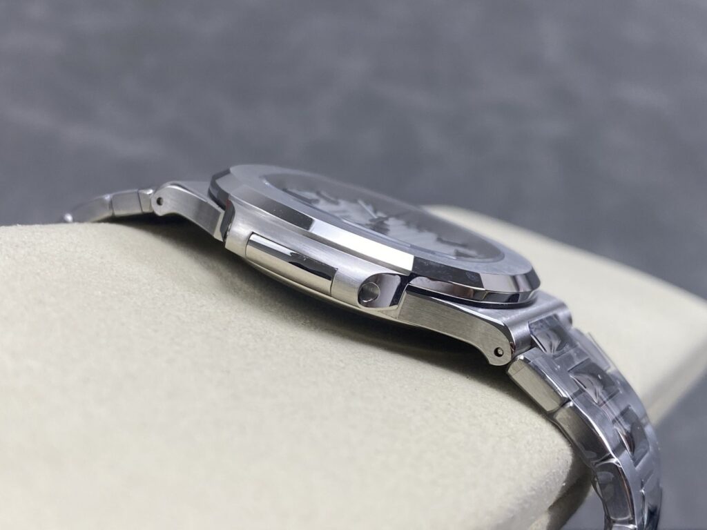 Super Clone Patek Philippe Nautilus 5711A White 40mm — case and bezel