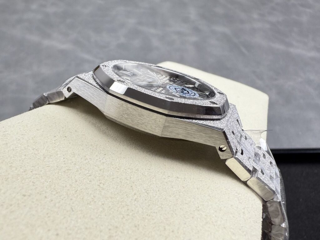 Super Clone Audemars Piguet Royal Oak Frosted-Gold 15454BC 37mm Gray Dial — clasp and links