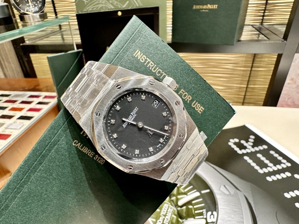 Super Clone Audemars Piguet Royal Oak Jumbo Extra-Thin 15206PT.OO.1240PT.01 39mm Black Dial — on leather display