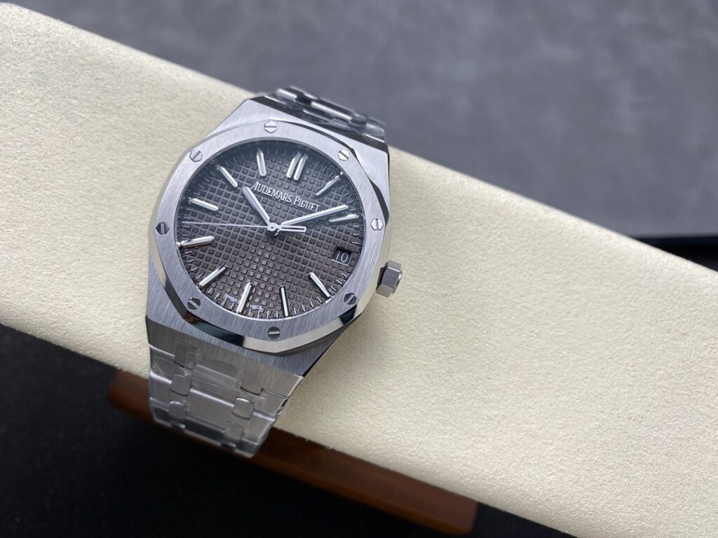 Super Clone Audemars Piguet Royal Oak 15500ST.OO.1220ST.02 41mm Grey Dial — dial close-up