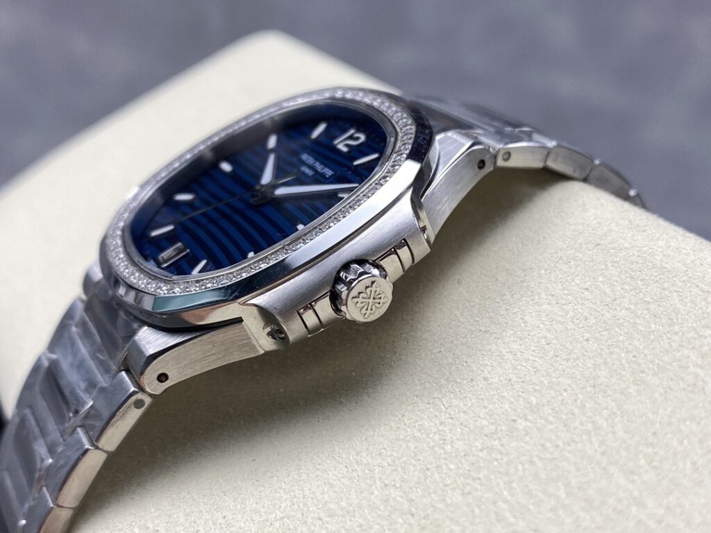 Super Clone Patek Philippe Nautilus 7118/1200A-001 35.2mm Blue Dial Steel — case and bezel