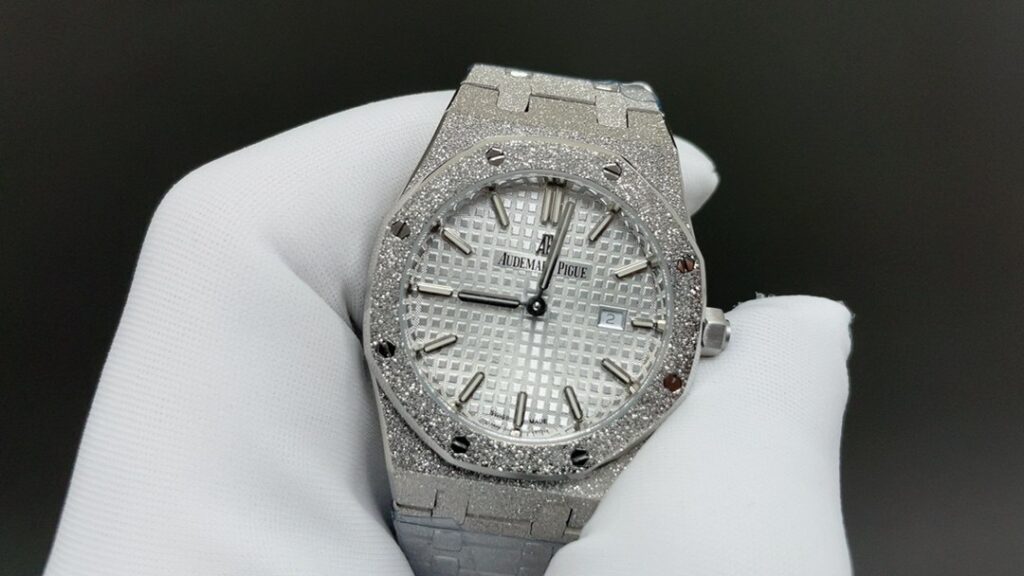 Super Clone Audemars Piguet Royal Oak Frosted Gold 41mm Silver Dial Steel — case and bezel