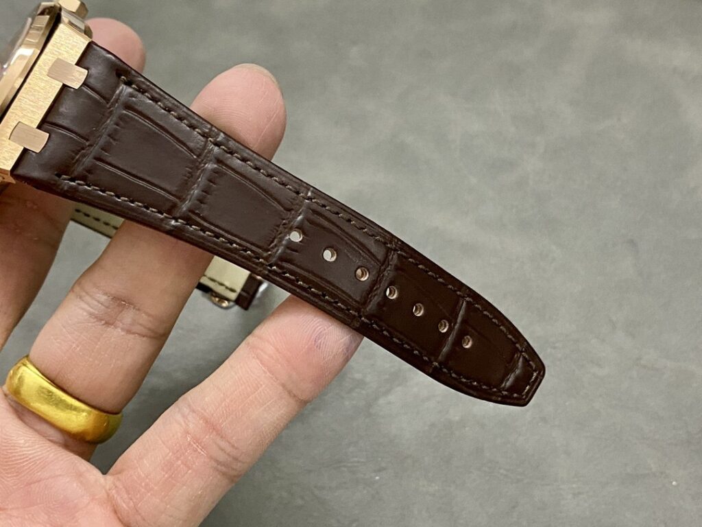 Super Clone Audemars Piguet Royal Oak 15450OR 37mm White Dial Rose Gold — clasp and links