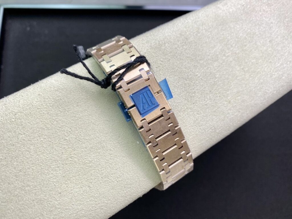Super Clone Audemars Piguet Royal Oak “Jumbo” Extra-Thin 15207OR.OO.1240OR.01 39mm Black Dial Rose Gold – — side profile