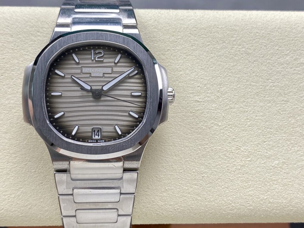 Super Clone Patek Philippe Nautilus 7118/1A-011 35.2mm Gray Dial Steel — dial close-up