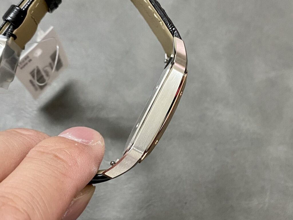 Super Clone Cartier Santos-Dumont 43.5mm W2SA0011 43.5mm x 31.4mm Demi Rose Gold — bracelet detail
