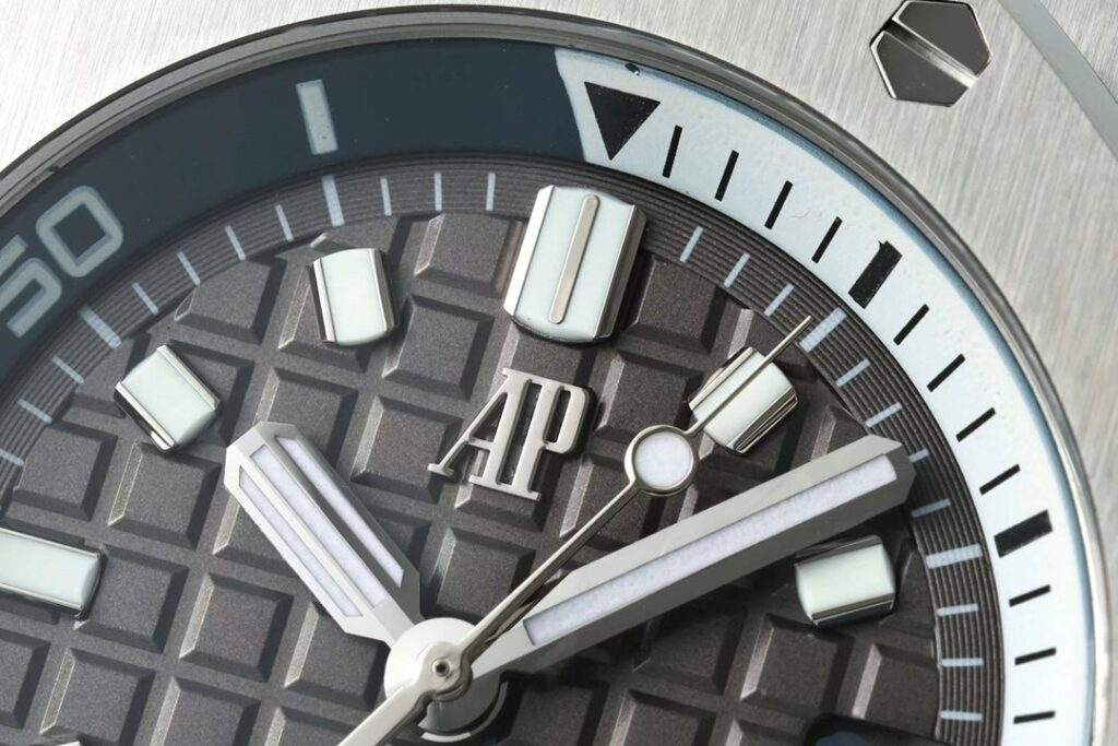 Super Clone Audemars Piguet Royal Oak Offshore Diver 15720ST 42mm Stainless Steel Grey Dial — clasp and links