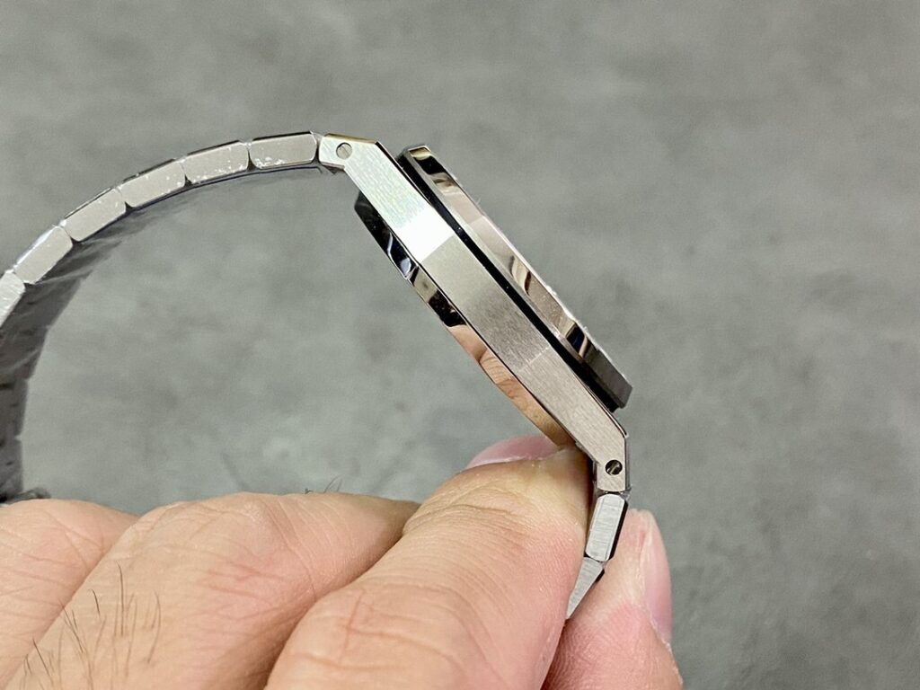 Super Clone Audemars Piguet Royal Oak 37mm 15450ST.OO White Dial Steel — clasp and links