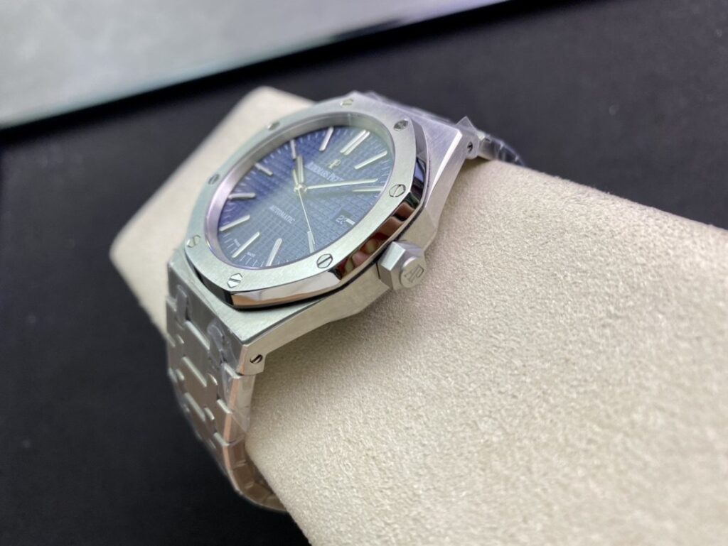 Super Clone Audemars Piguet Royal Oak 15400ST 41mm Blue Dial Stainless Steel Blue Dial — case and bezel