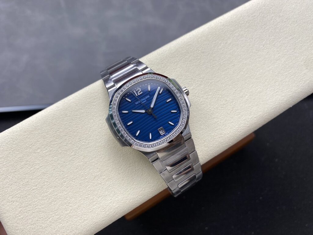 Super Clone Patek Philippe Nautilus 7118/1200A-001 35.2mm Blue Dial Steel — movement / caseback view