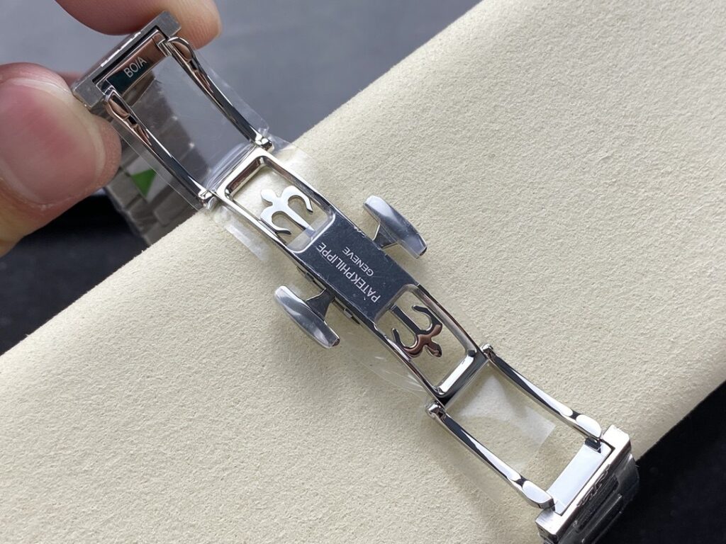 Super Clone Patek Philippe Nautilus 7118/1A-011 35.2mm Gray Dial Steel — clasp and links