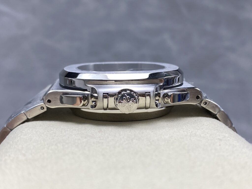 Super Clone Patek Philippe Nautilus Chronograph 5980/1A-019 40.5mm White Dial — case and bezel