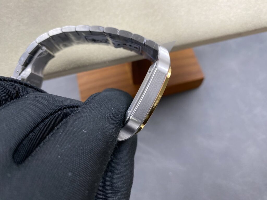 Super Clone Cartier Santos De Cartier W2SA0006 39.8mm — bracelet detail