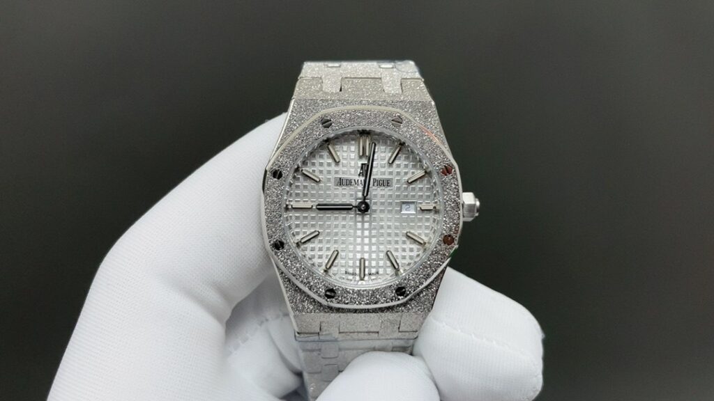Super Clone Audemars Piguet Royal Oak Frosted Gold 41mm Silver Dial Steel — dial close-up