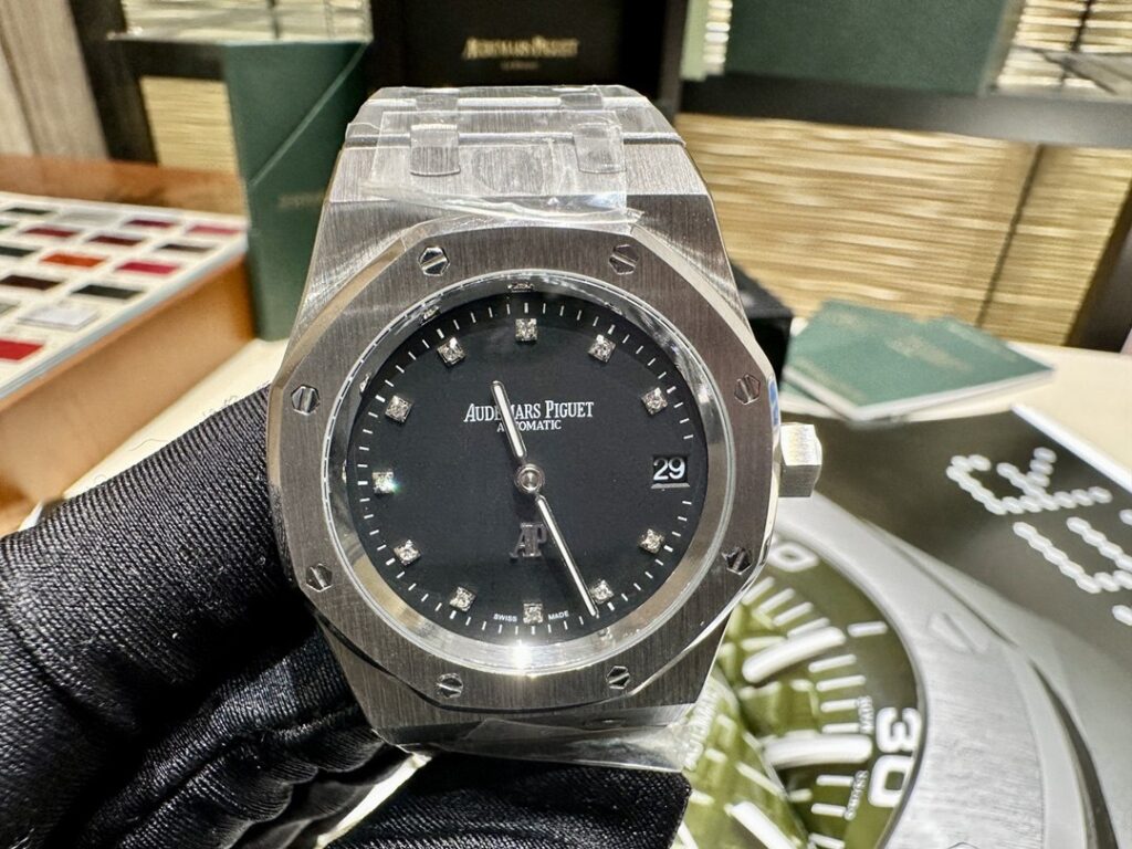 Super Clone Audemars Piguet Royal Oak Jumbo Extra-Thin 15206PT.OO.1240PT.01 39mm Black Dial — dial close-up