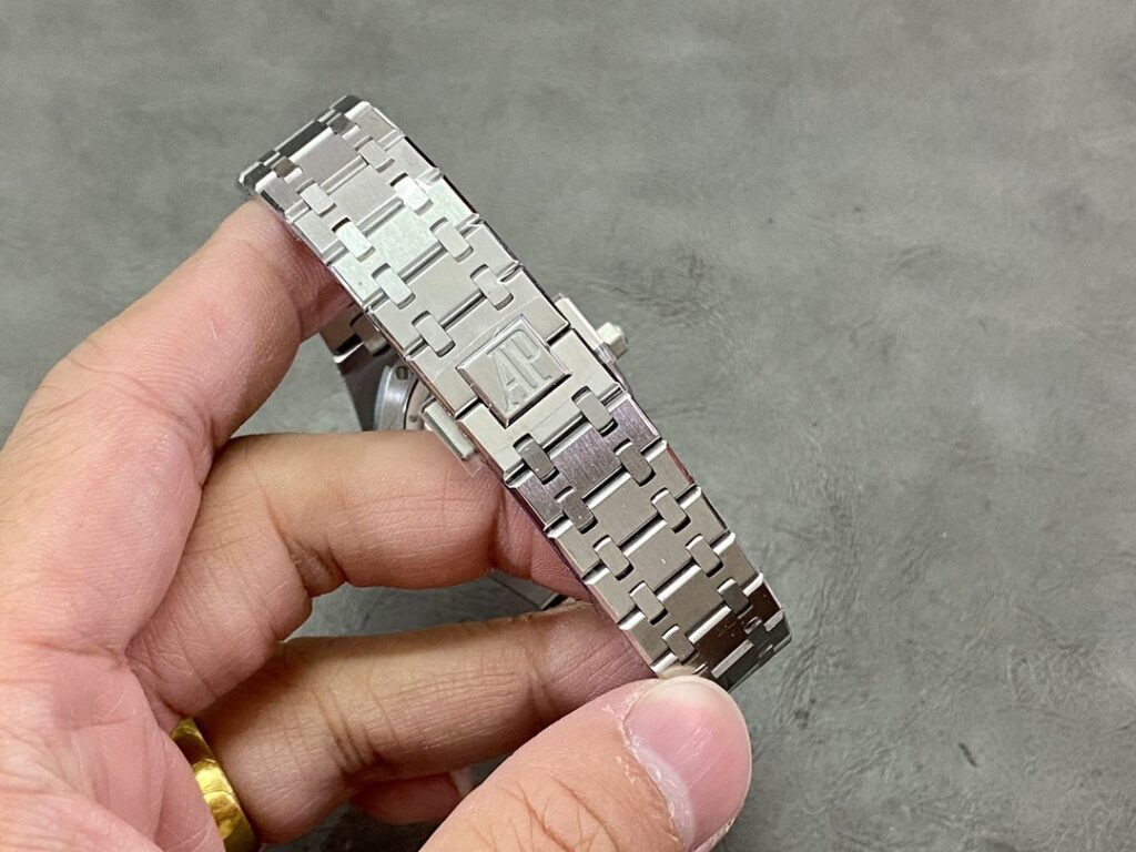 Super Clone Audemars Piguet Royal Oak 37mm 15450ST.OO White Dial Steel — movement / caseback view