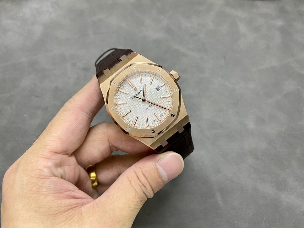 Super Clone Audemars Piguet Royal Oak 15450OR 37mm White Dial Rose Gold — movement / caseback view