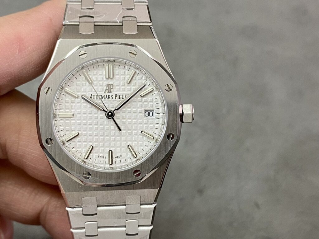 Super Clone Audemars Piguet Royal Oak 37mm 15450ST.OO White Dial Steel — dial close-up