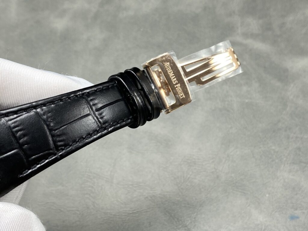 Super Clone Audemars Piguet Royal Oak 15500OR Rose Gold 41mm Black Dial — clasp and links