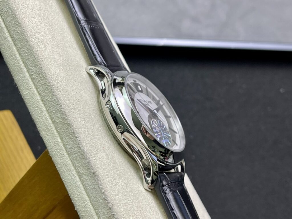 Super Clone Patek Philippe Complications 5205G-001 40mm White Dial Steel — bracelet detail
