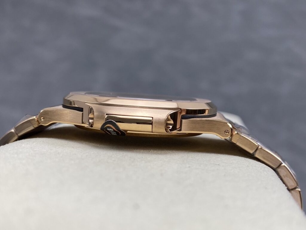 Super Clone Patek Philippe Nautilus 5711/1R-001 40mm Chocolate Dial Rose Gold V3 Update — bracelet detail
