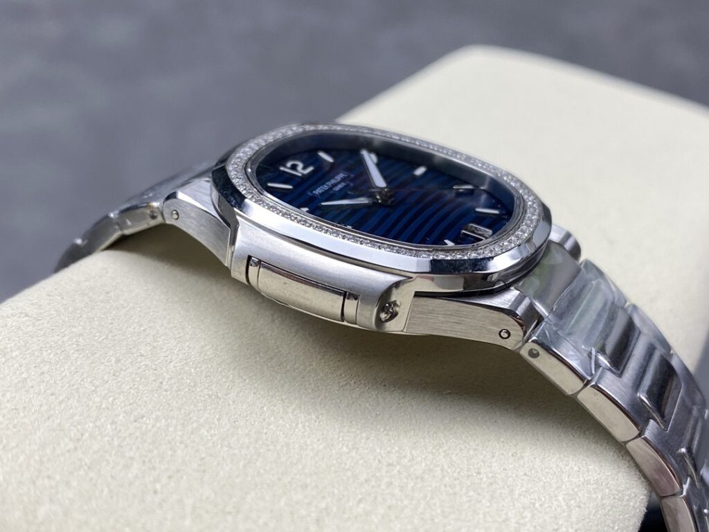 Super Clone Patek Philippe Nautilus 7118/1200A-001 35.2mm Blue Dial Steel — bracelet detail
