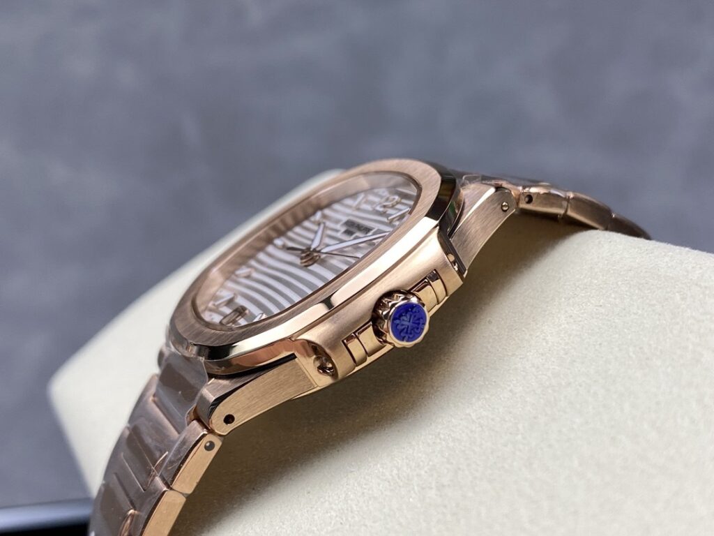 Super Clone Patek Philippe Nautilus 7118/1R-001 35.2mm White Dial Rose Gold — bracelet detail