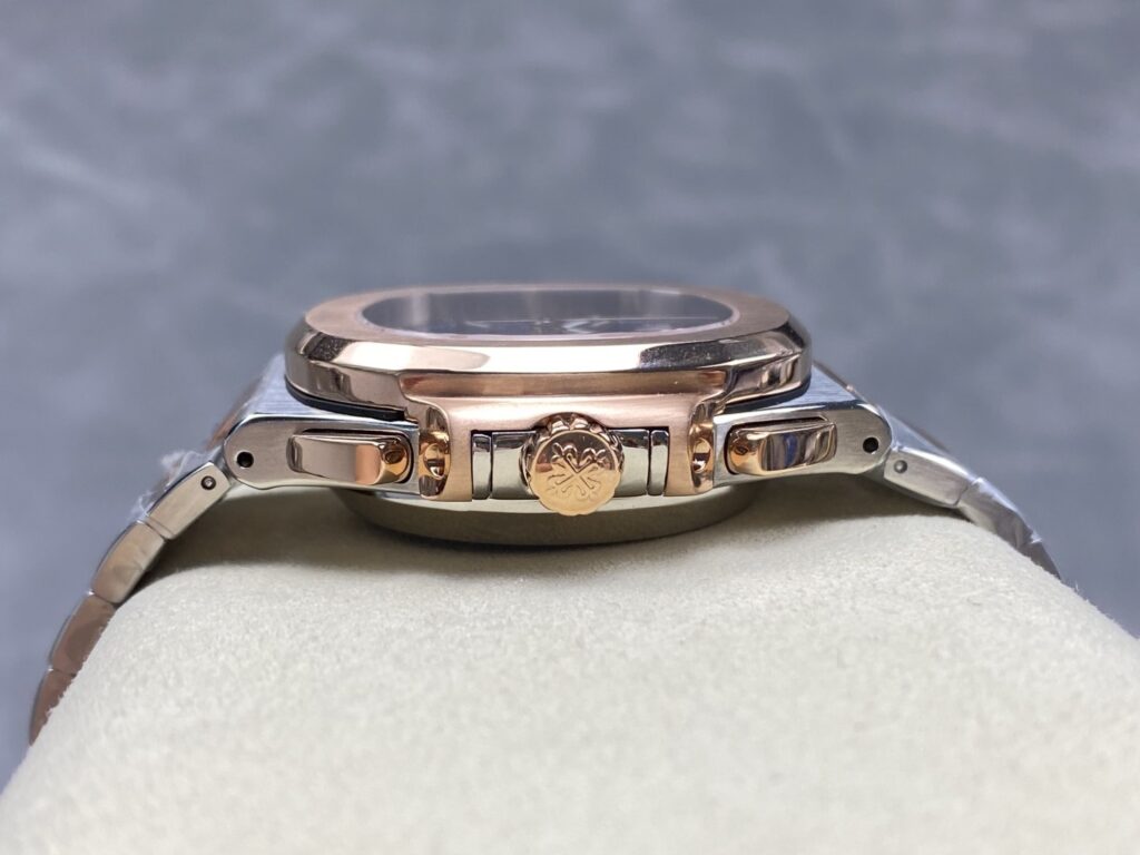 Super Clone Patek Philippe Nautilus Chronograph 5980/1AR-001 40.5mm Blue Dial Rose Gold Demi — bracelet detail