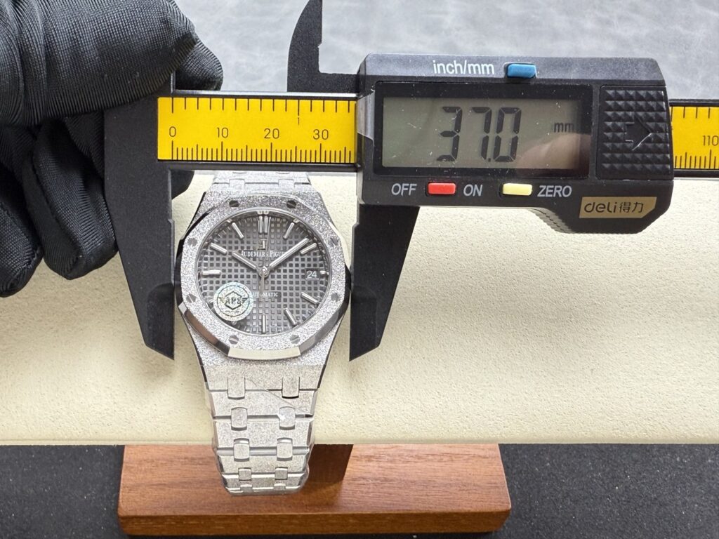 Super Clone Audemars Piguet Royal Oak Frosted-Gold 15454BC 37mm Gray Dial — bracelet detail