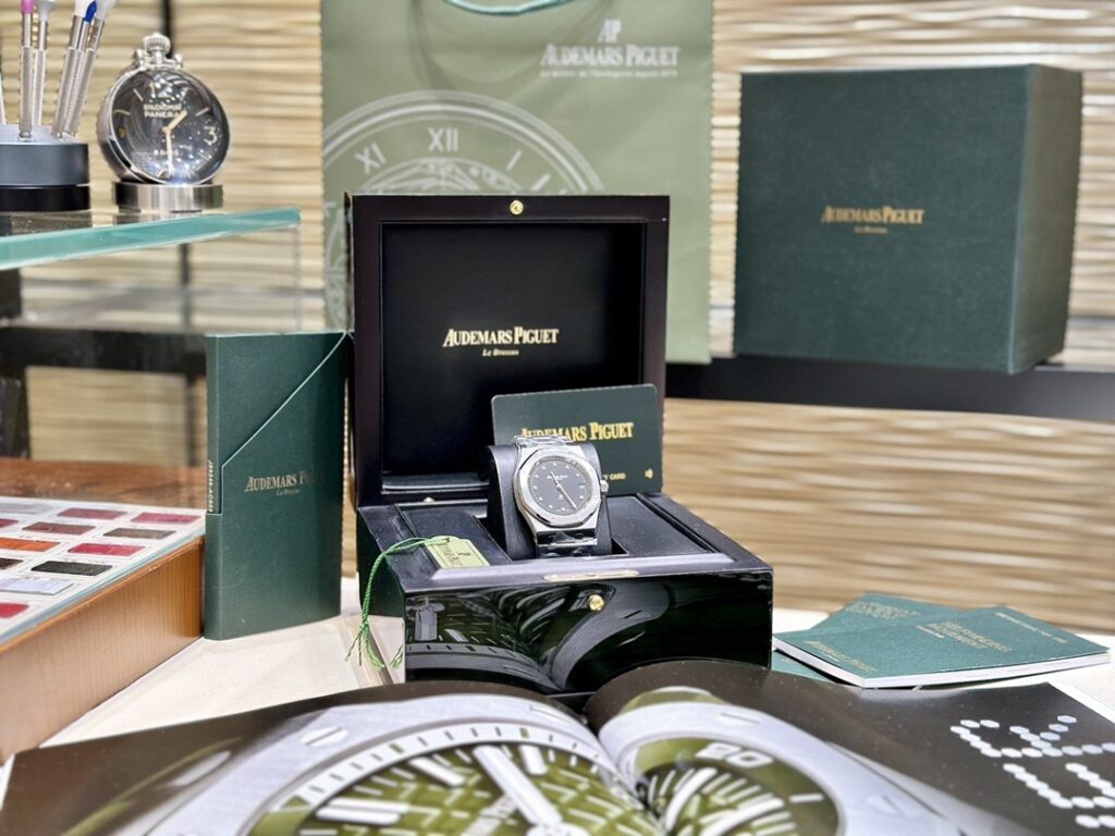Super Clone Audemars Piguet Royal Oak Jumbo Extra-Thin 15206PT.OO.1240PT.01 39mm Black Dial — view 10