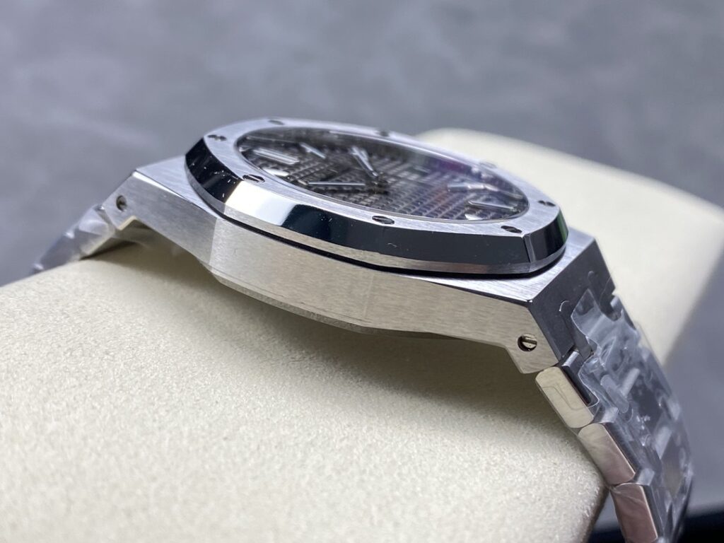 Super Clone Audemars Piguet Royal Oak 15500ST.OO.1220ST.02 41mm Grey Dial — bracelet detail