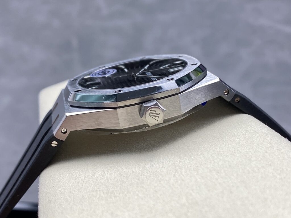 Super Clone Audemars Piguet Royal Oak 15500ST.OO.1220ST.03 41mm Black Rubber Strap — case and bezel