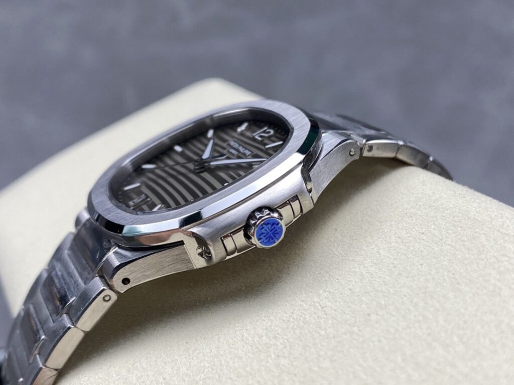 Super Clone Patek Philippe Nautilus 7118/1A-011 35.2mm Gray Dial Steel — case and bezel