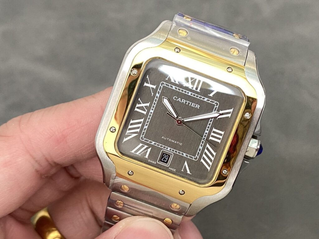 Super Clone Cartier Santos De Cartier CRW2SA0030 Demi Yellow Gold — bracelet detail