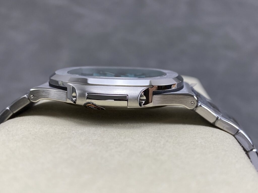 Super Clone Patek Philippe Nautilus 40mm 5711/1A-018 40mm Dial Tifany &CO V3 Update — bracelet detail