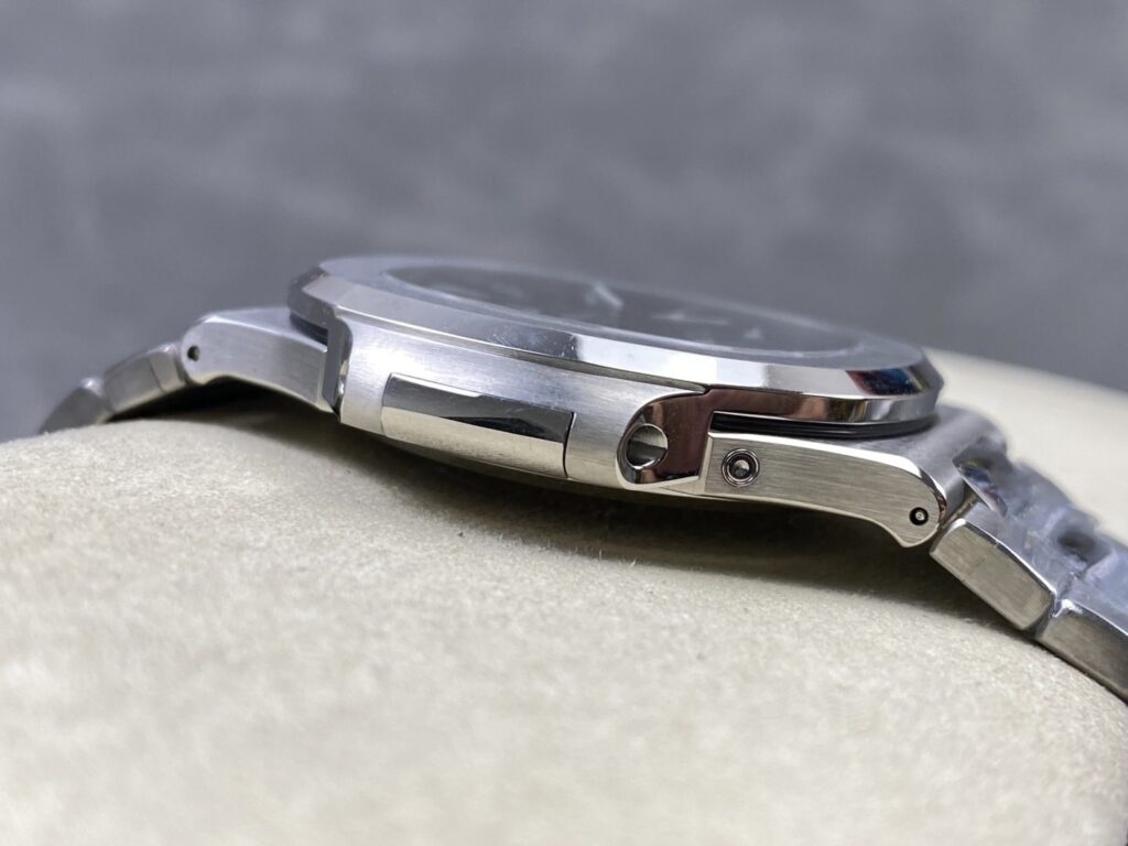 Super Clone Patek Philippe Nautilus 5712/1A-001 Blue Steels — case and bezel