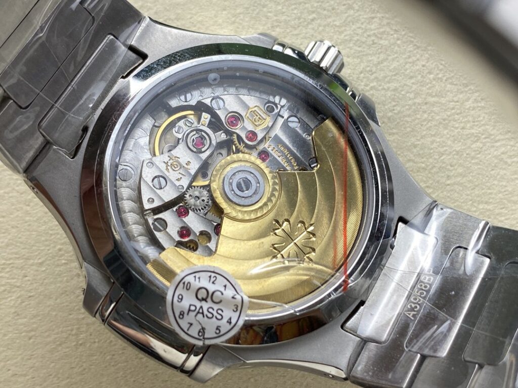 Super Clone Patek Philippe Nautilus 7118/1200A-001 35.2mm Blue Dial Steel — side profile