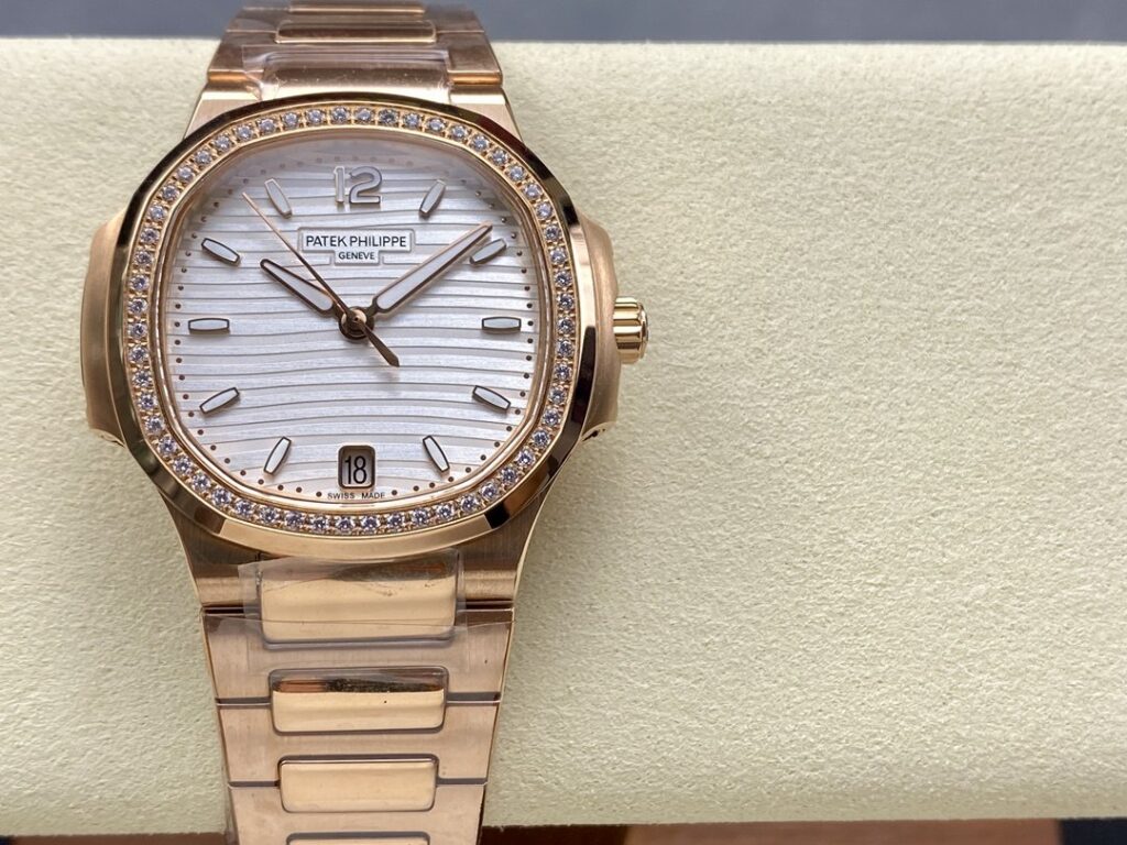 Super Clone Patek Philippe Nautilus 7118/1R-011 32.5mm White Dial Rose Gold — dial close-up
