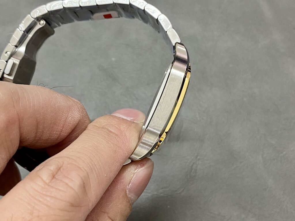 Super Clone Cartier Santos De Cartier Two Tone W2SA0006 35.5mm — bracelet detail