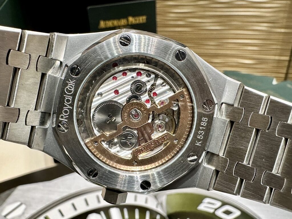 Super Clone Audemars Piguet Royal Oak Jumbo Extra-Thin 15206PT.OO.1240PT.01 39mm Black Dial — side profile